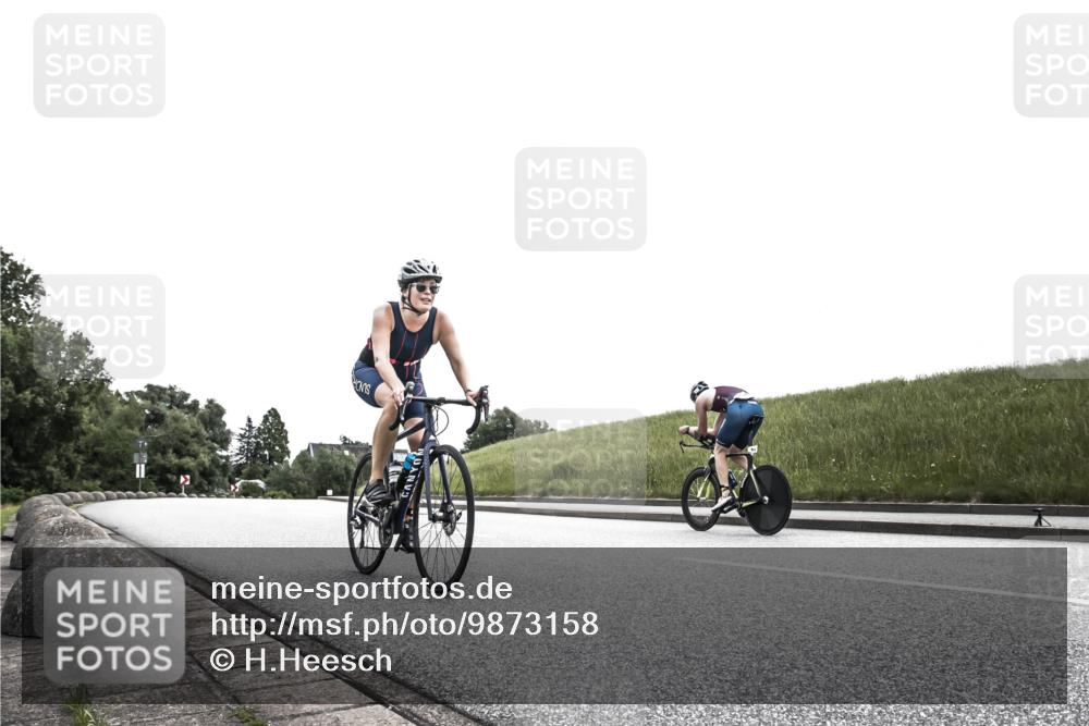21.06.2026 - 29. Vierlanden-Triathlon H.Heesch http://msf.ph/oto/9873158 21.06.2026 12:27:50 Radfahren 877, 924 meine-sportfotos.de