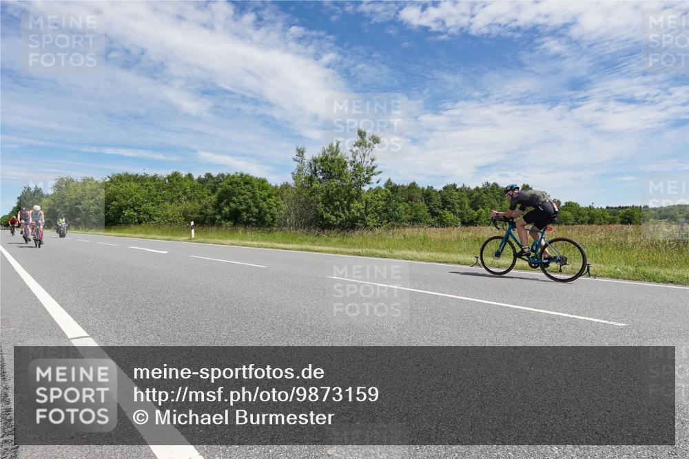 21.06.2026 - Viking Triathlon Michael Burmester http://msf.ph/oto/9873159 21.06.2026 12:37:59 Radfahren 138, 185, 244, 378, 413, 506, 520, 550, 557 meine-sportfotos.de