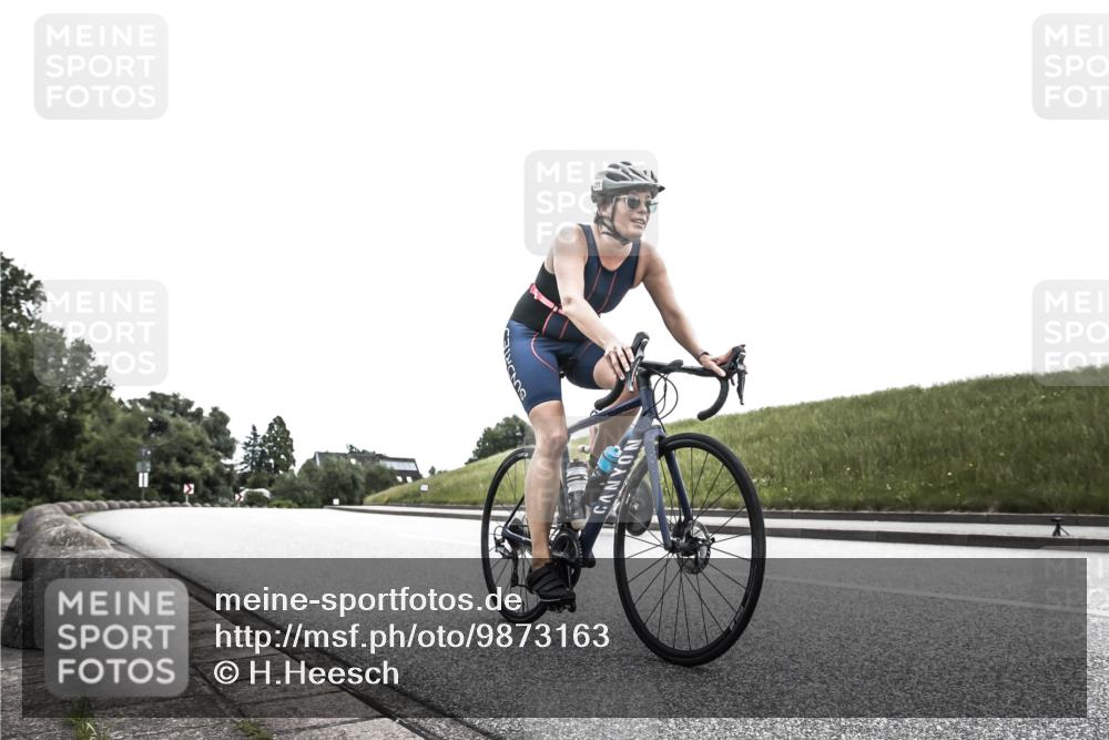 21.06.2026 - 29. Vierlanden-Triathlon H.Heesch http://msf.ph/oto/9873163 21.06.2026 12:27:50 Radfahren 877, 924 meine-sportfotos.de