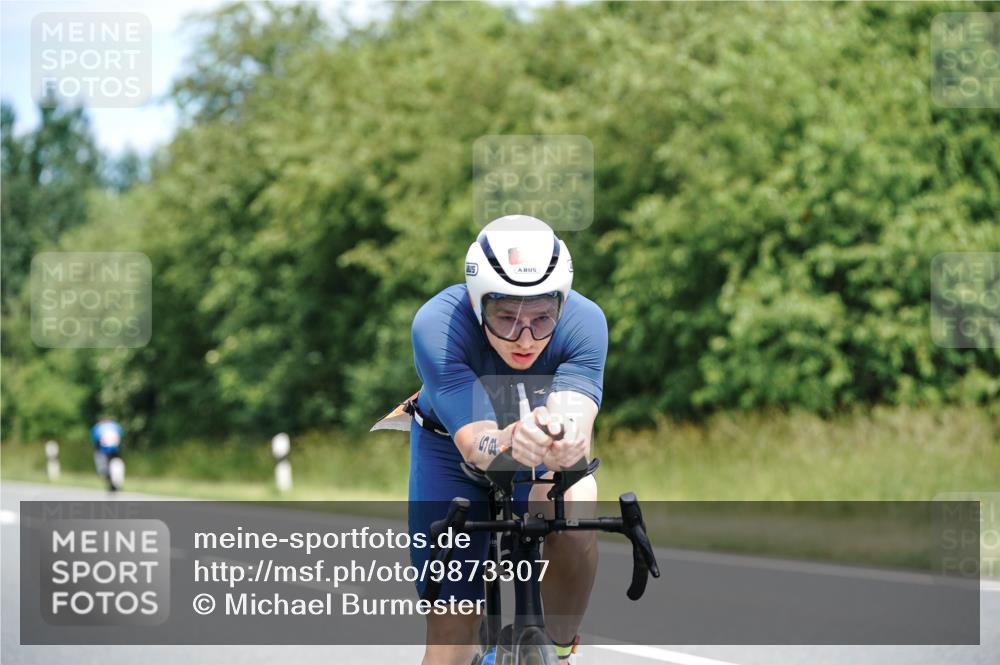 21.06.2026 - Viking Triathlon Michael Burmester http://msf.ph/oto/9873307 21.06.2026 12:48:03 Radfahren 57, 58, 73, 124, 126, 166, 232, 259, 510, 531, 608, 639, 644 meine-sportfotos.de