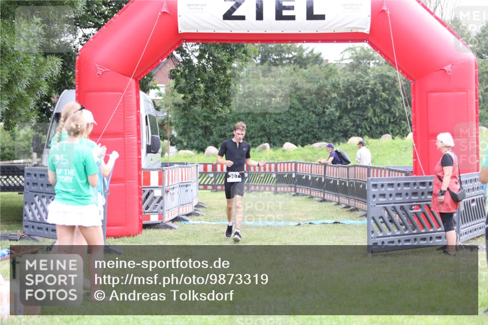 21.06.2026 - 29. Vierlanden-Triathlon Andreas Tolksdorf http://msf.ph/oto/9873319 21.06.2026 11:02:51 Ziel 307, 440, 307, 440 meine-sportfotos.de