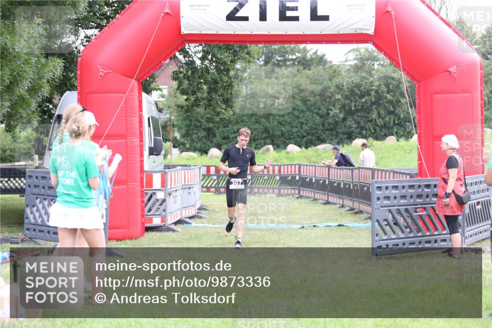 21.06.2026 - 29. Vierlanden-Triathlon Andreas Tolksdorf http://msf.ph/oto/9873336 21.06.2026 11:02:51 Ziel 307, 440, 307, 440 meine-sportfotos.de