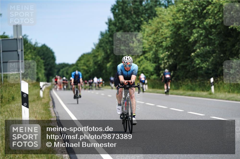 21.06.2026 - Viking Triathlon Michael Burmester http://msf.ph/oto/9873389 21.06.2026 12:48:42 Radfahren 44, 273, 316, 330, 379, 455 meine-sportfotos.de