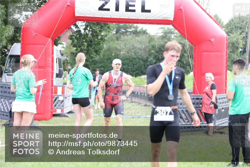 21.06.2026 - 29. Vierlanden-Triathlon Andreas Tolksdorf http://msf.ph/oto/9873445 21.06.2026 11:03:02 Ziel 312, 332, 312, 332 meine-sportfotos.de