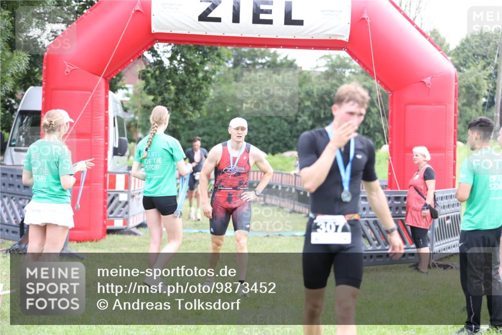 21.06.2026 - 29. Vierlanden-Triathlon Andreas Tolksdorf http://msf.ph/oto/9873452 21.06.2026 11:03:02 Ziel 312, 332, 312, 332 meine-sportfotos.de