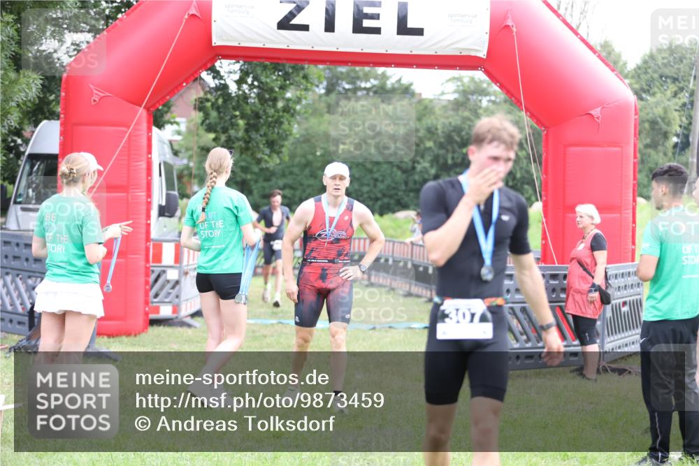 21.06.2026 - 29. Vierlanden-Triathlon Andreas Tolksdorf http://msf.ph/oto/9873459 21.06.2026 11:03:02 Ziel 312, 332, 312, 332 meine-sportfotos.de