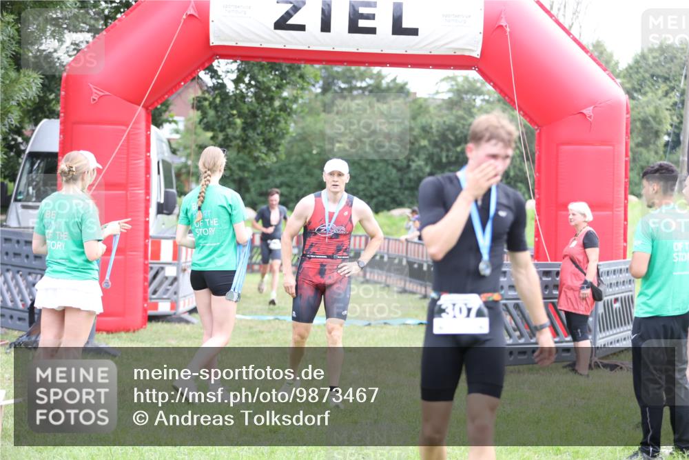 21.06.2026 - 29. Vierlanden-Triathlon Andreas Tolksdorf http://msf.ph/oto/9873467 21.06.2026 11:03:02 Ziel 312, 332, 312, 332 meine-sportfotos.de