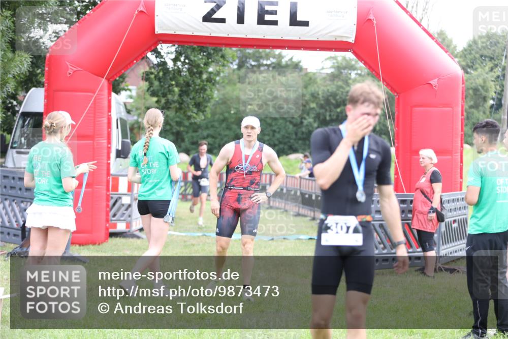 21.06.2026 - 29. Vierlanden-Triathlon Andreas Tolksdorf http://msf.ph/oto/9873473 21.06.2026 11:03:02 Ziel 312, 332, 312, 332 meine-sportfotos.de