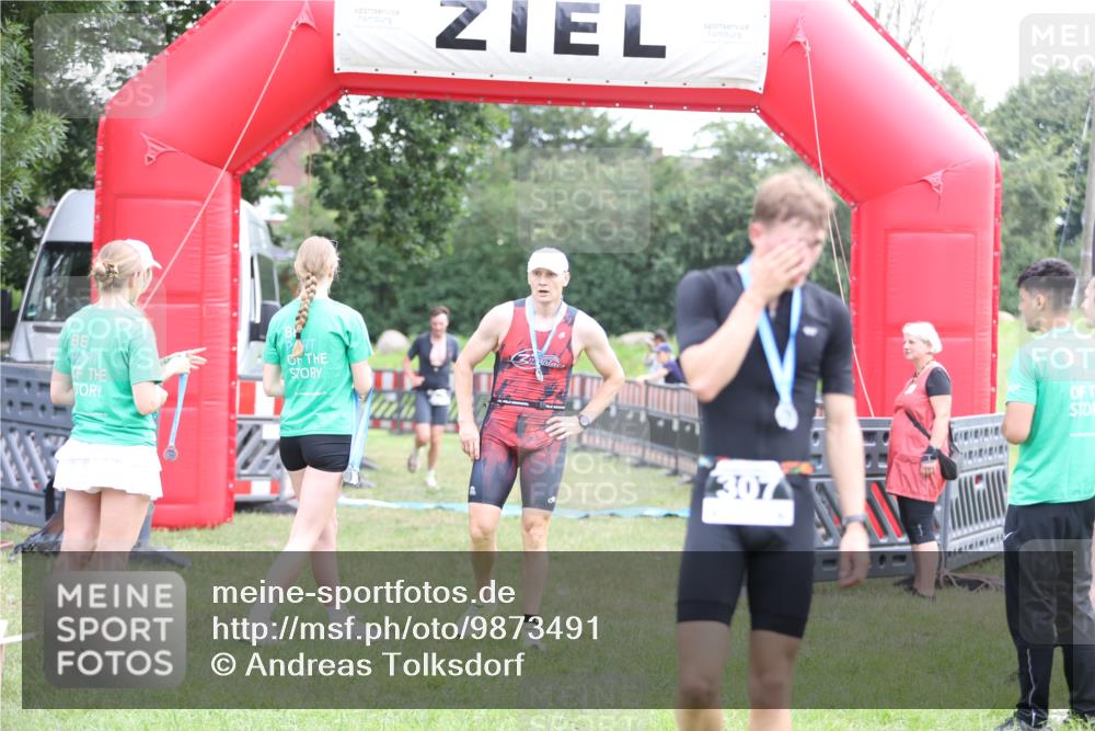 21.06.2026 - 29. Vierlanden-Triathlon Andreas Tolksdorf http://msf.ph/oto/9873491 21.06.2026 11:03:02 Ziel 312, 332, 312, 332 meine-sportfotos.de