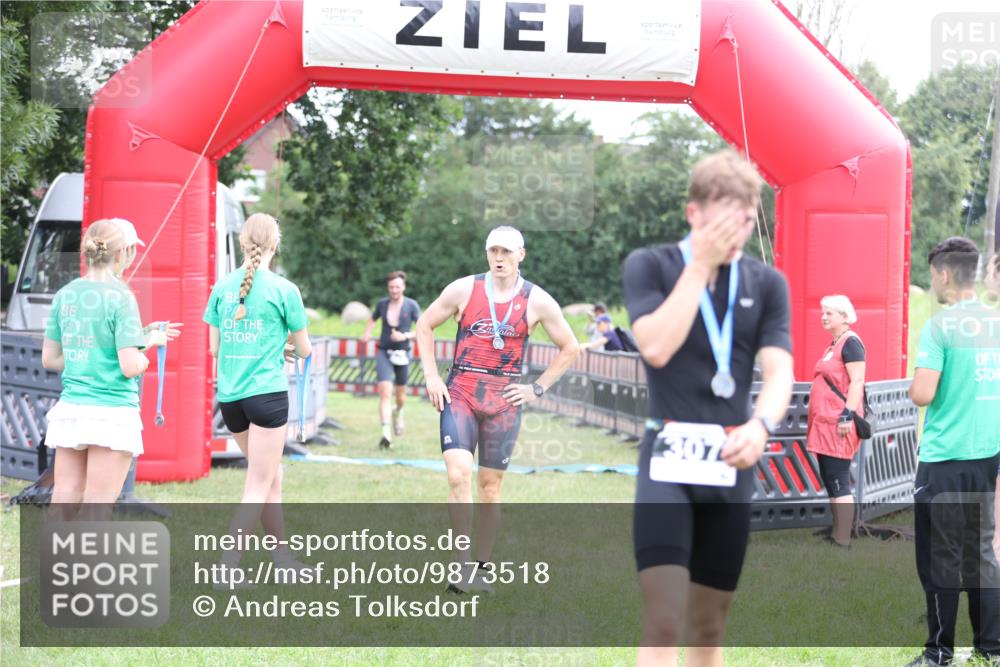 21.06.2026 - 29. Vierlanden-Triathlon Andreas Tolksdorf http://msf.ph/oto/9873518 21.06.2026 11:03:02 Ziel 312, 332, 312, 332 meine-sportfotos.de