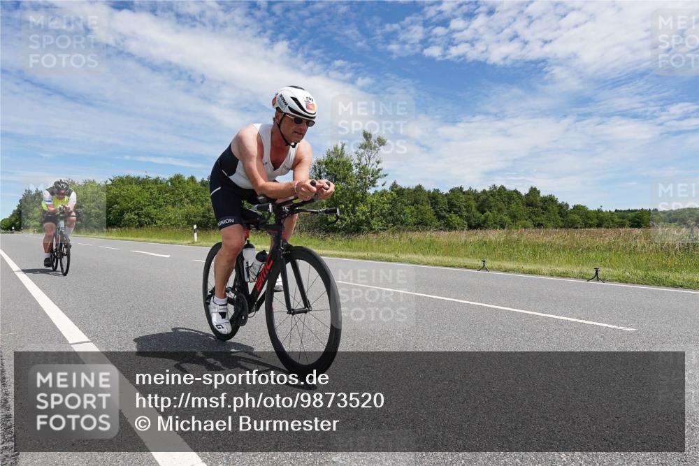21.06.2026 - Viking Triathlon Michael Burmester http://msf.ph/oto/9873520 21.06.2026 12:41:11 Radfahren 40, 43, 82, 147, 192, 332, 425, 469, 491, 498, 566, 656 meine-sportfotos.de