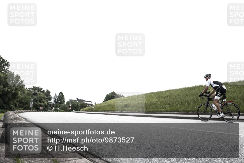 21.06.2026 - 29. Vierlanden-Triathlon H.Heesch http://msf.ph/oto/9873527 21.06.2026 12:30:39 Radfahren 925, 948 meine-sportfotos.de