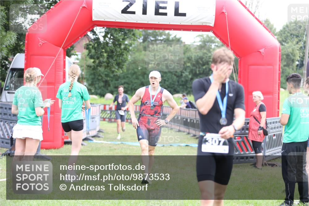 21.06.2026 - 29. Vierlanden-Triathlon Andreas Tolksdorf http://msf.ph/oto/9873533 21.06.2026 11:03:03 Ziel 312, 332, 312, 332 meine-sportfotos.de