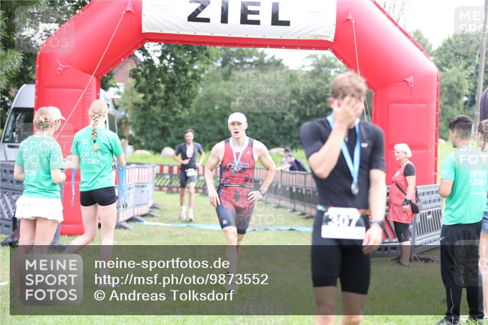 21.06.2026 - 29. Vierlanden-Triathlon Andreas Tolksdorf http://msf.ph/oto/9873552 21.06.2026 11:03:03 Ziel 312, 332, 312, 332 meine-sportfotos.de