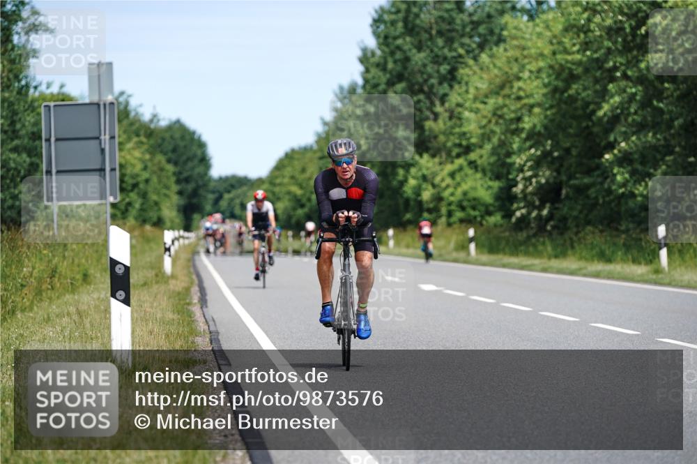 21.06.2026 - Viking Triathlon Michael Burmester http://msf.ph/oto/9873576 21.06.2026 12:50:20 Radfahren 26, 66, 101, 211, 375, 549, 661 meine-sportfotos.de