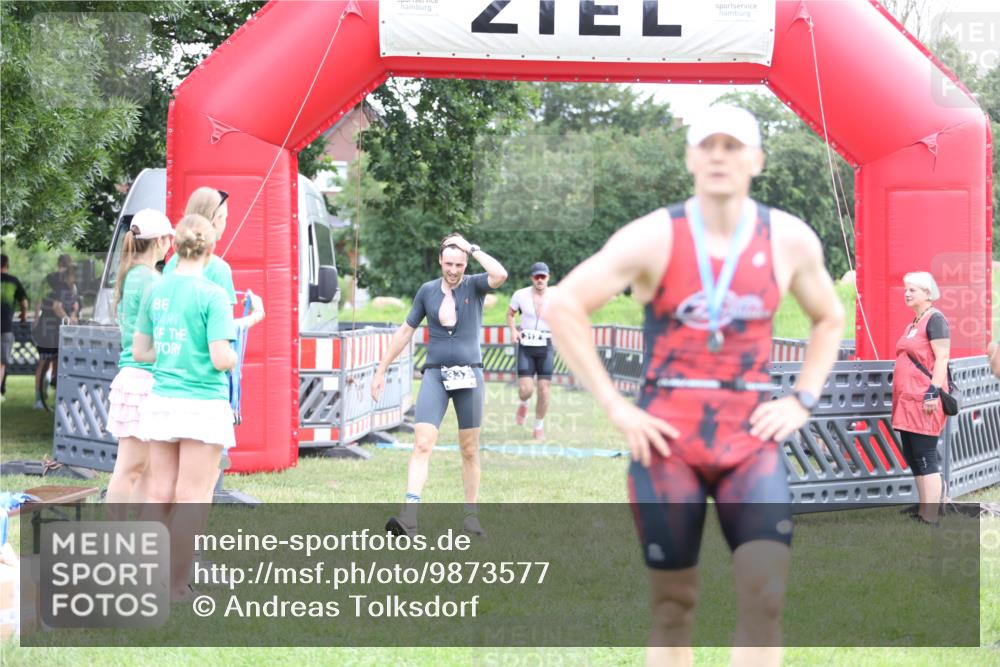21.06.2026 - 29. Vierlanden-Triathlon Andreas Tolksdorf http://msf.ph/oto/9873577 21.06.2026 11:03:08 Ziel 312, 332, 312, 332 meine-sportfotos.de