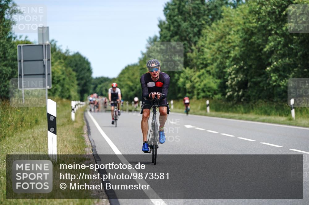 21.06.2026 - Viking Triathlon Michael Burmester http://msf.ph/oto/9873581 21.06.2026 12:50:20 Radfahren 26, 66, 101, 211, 375, 549, 661 meine-sportfotos.de