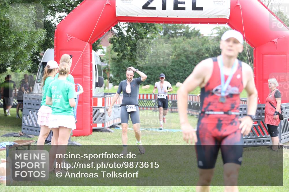 21.06.2026 - 29. Vierlanden-Triathlon Andreas Tolksdorf http://msf.ph/oto/9873615 21.06.2026 11:03:08 Ziel 312, 332, 312, 332 meine-sportfotos.de