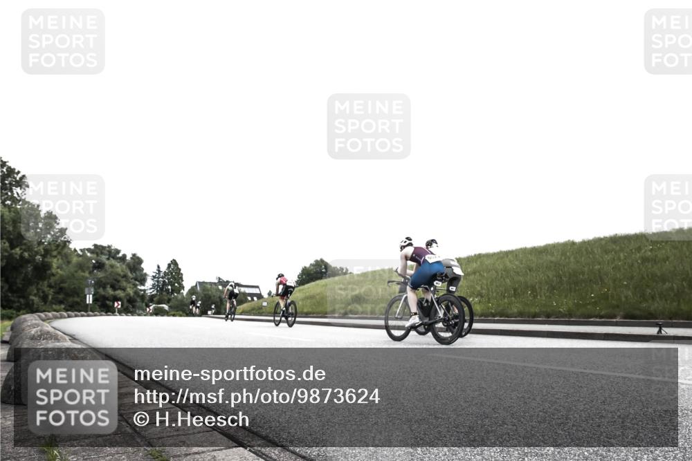 21.06.2026 - 29. Vierlanden-Triathlon H.Heesch http://msf.ph/oto/9873624 21.06.2026 12:31:26 Radfahren 882, 887 meine-sportfotos.de