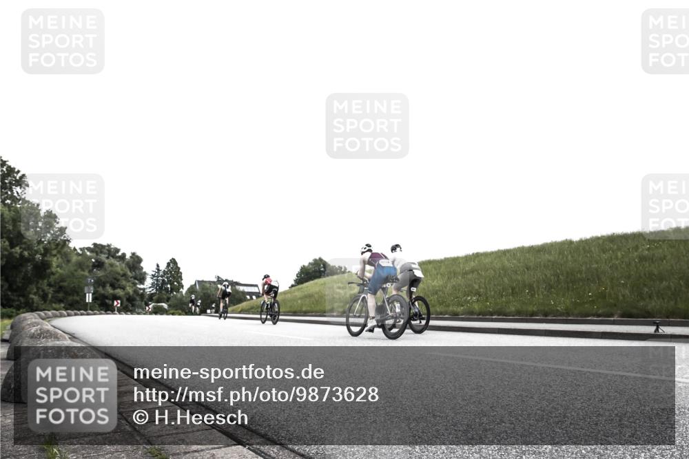 21.06.2026 - 29. Vierlanden-Triathlon H.Heesch http://msf.ph/oto/9873628 21.06.2026 12:31:26 Radfahren 882, 887 meine-sportfotos.de