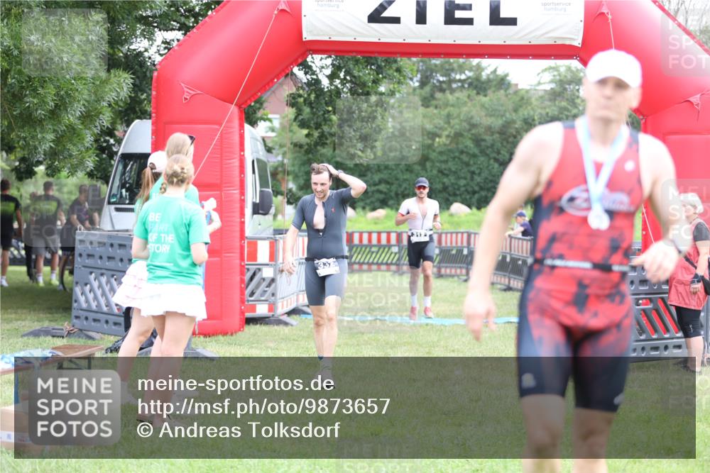 21.06.2026 - 29. Vierlanden-Triathlon Andreas Tolksdorf http://msf.ph/oto/9873657 21.06.2026 11:03:09 Ziel 312, 332, 312, 332 meine-sportfotos.de