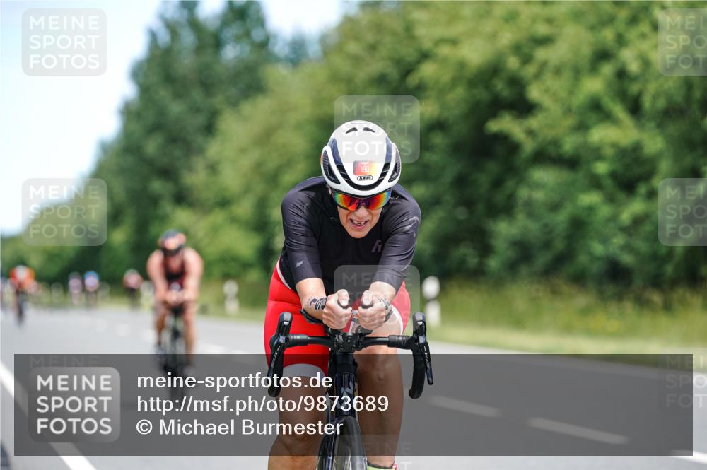 21.06.2026 - Viking Triathlon Michael Burmester http://msf.ph/oto/9873689 21.06.2026 12:50:45 Radfahren 26, 190, 211, 261, 326, 387, 463, 556 meine-sportfotos.de