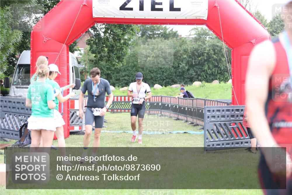 21.06.2026 - 29. Vierlanden-Triathlon Andreas Tolksdorf http://msf.ph/oto/9873690 21.06.2026 11:03:11 Ziel 312, 312 meine-sportfotos.de