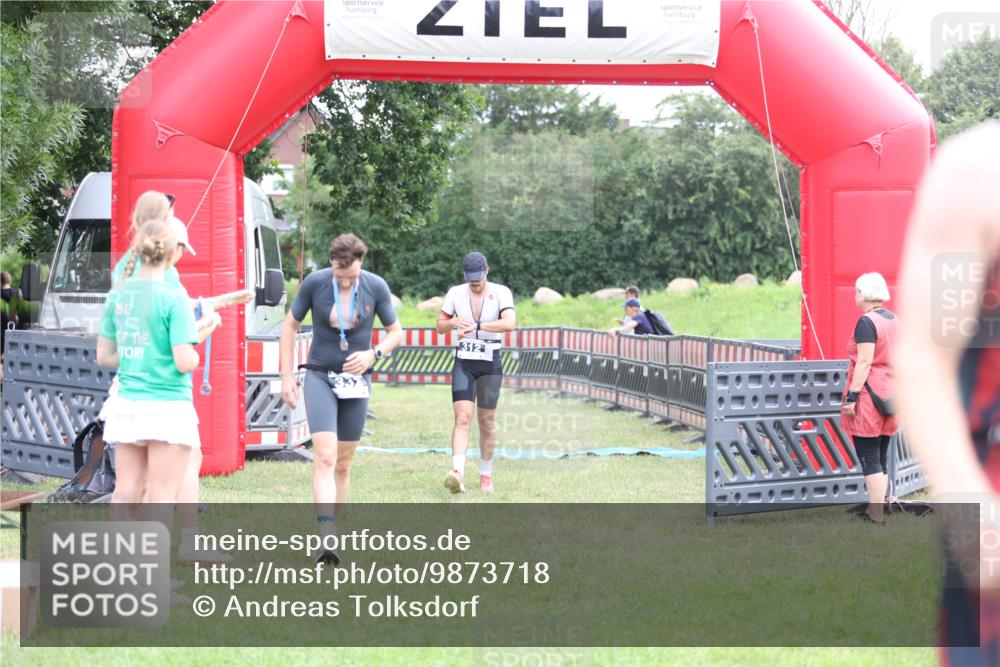 21.06.2026 - 29. Vierlanden-Triathlon Andreas Tolksdorf http://msf.ph/oto/9873718 21.06.2026 11:03:11 Ziel 312, 312 meine-sportfotos.de