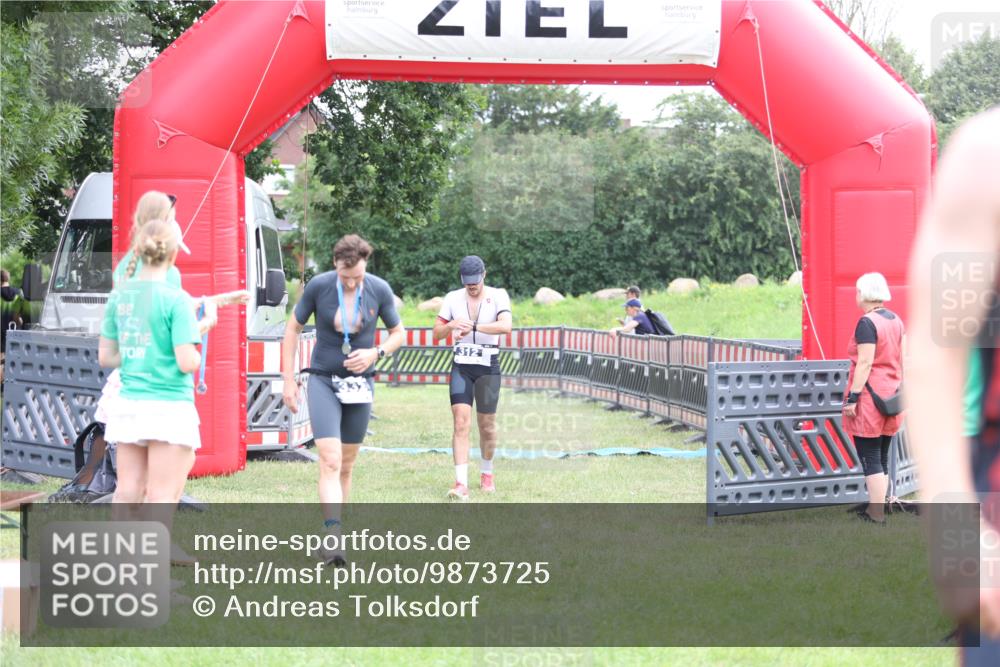 21.06.2026 - 29. Vierlanden-Triathlon Andreas Tolksdorf http://msf.ph/oto/9873725 21.06.2026 11:03:11 Ziel 312, 312 meine-sportfotos.de