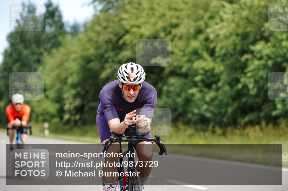 21.06.2026 - Viking Triathlon Michael Burmester http://msf.ph/oto/9873729 21.06.2026 12:50:51 Radfahren 190, 326, 387, 463, 556 meine-sportfotos.de