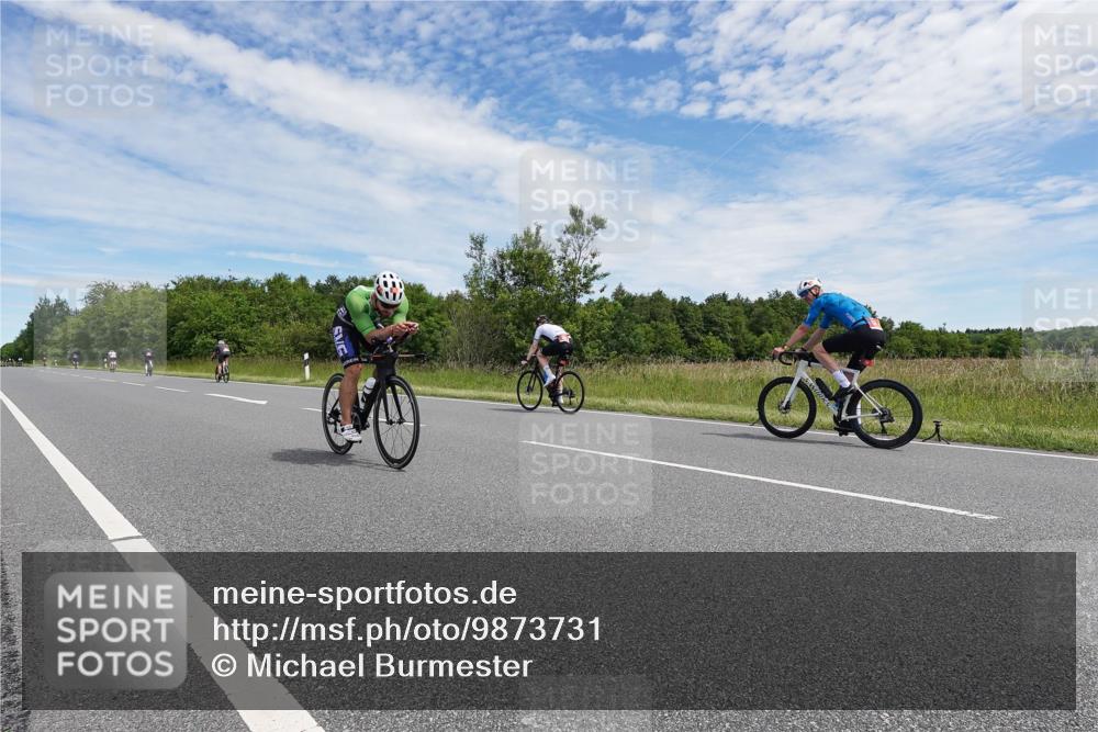 21.06.2026 - Viking Triathlon Michael Burmester http://msf.ph/oto/9873731 21.06.2026 12:43:23 Radfahren 41, 86, 202, 223, 243, 243, 429, 434, 472, 602, 654, 668, 670 meine-sportfotos.de