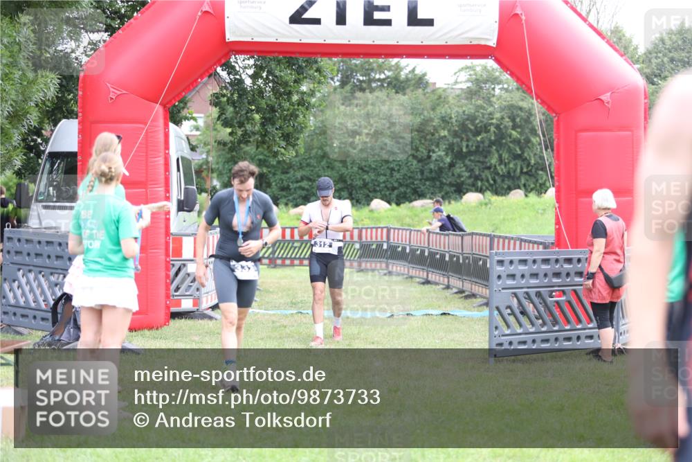 21.06.2026 - 29. Vierlanden-Triathlon Andreas Tolksdorf http://msf.ph/oto/9873733 21.06.2026 11:03:11 Ziel 312, 312 meine-sportfotos.de
