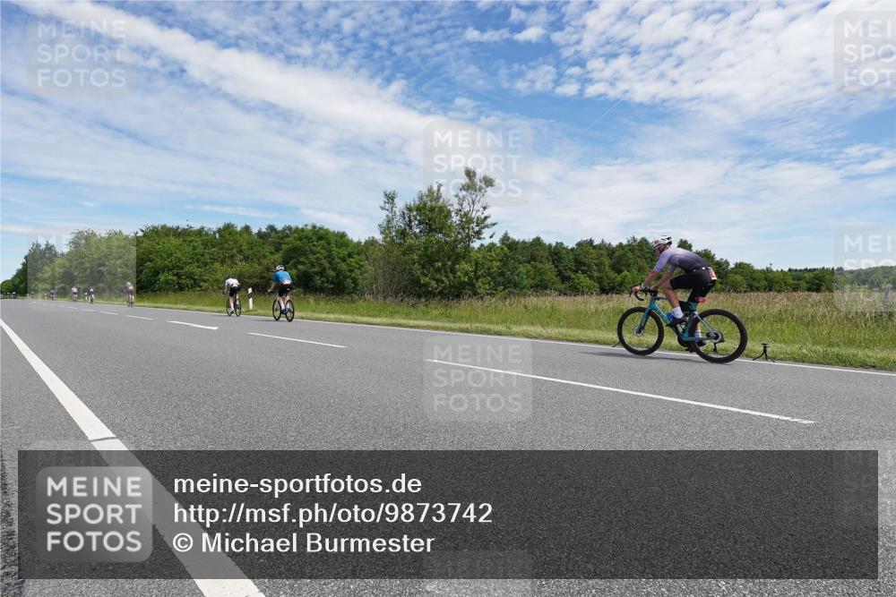 21.06.2026 - Viking Triathlon Michael Burmester http://msf.ph/oto/9873742 21.06.2026 12:43:24 Radfahren 41, 86, 202, 223, 243, 243, 429, 434, 472, 602, 654, 668, 670 meine-sportfotos.de