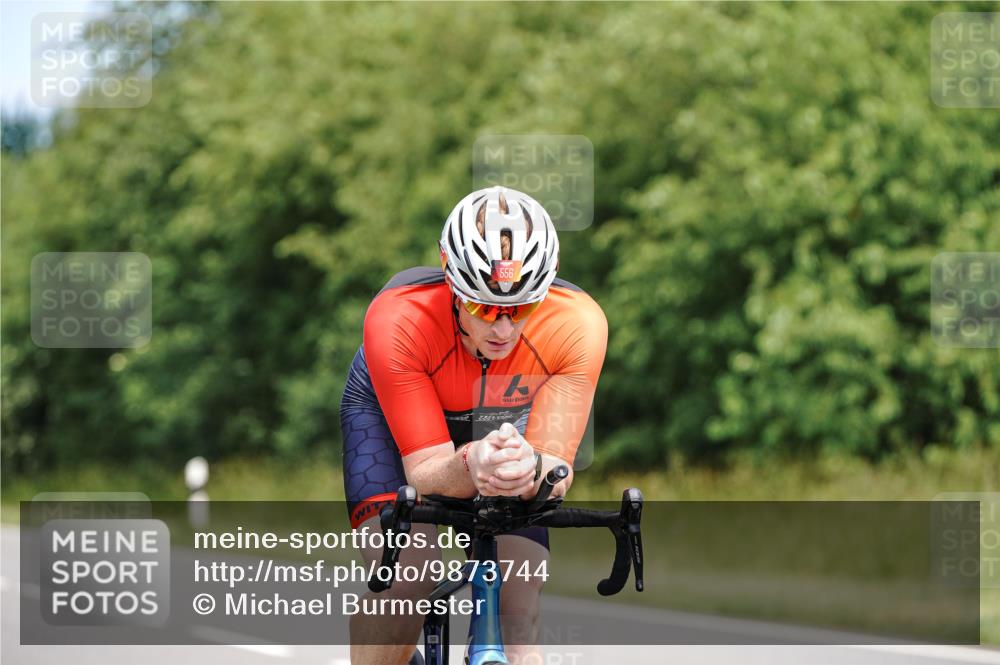 21.06.2026 - Viking Triathlon Michael Burmester http://msf.ph/oto/9873744 21.06.2026 12:50:53 Radfahren 190, 326, 387, 463, 556 meine-sportfotos.de