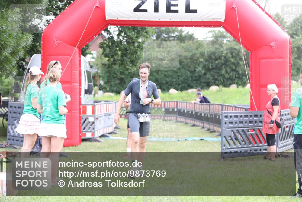 21.06.2026 - 29. Vierlanden-Triathlon Andreas Tolksdorf http://msf.ph/oto/9873769 21.06.2026 11:03:12 Ziel 312, 312 meine-sportfotos.de