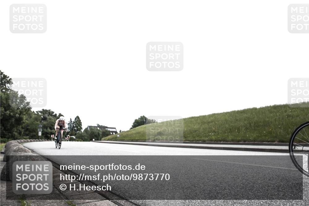 21.06.2026 - 29. Vierlanden-Triathlon H.Heesch http://msf.ph/oto/9873770 21.06.2026 12:33:30 Radfahren 1000, 1003, 1017 meine-sportfotos.de