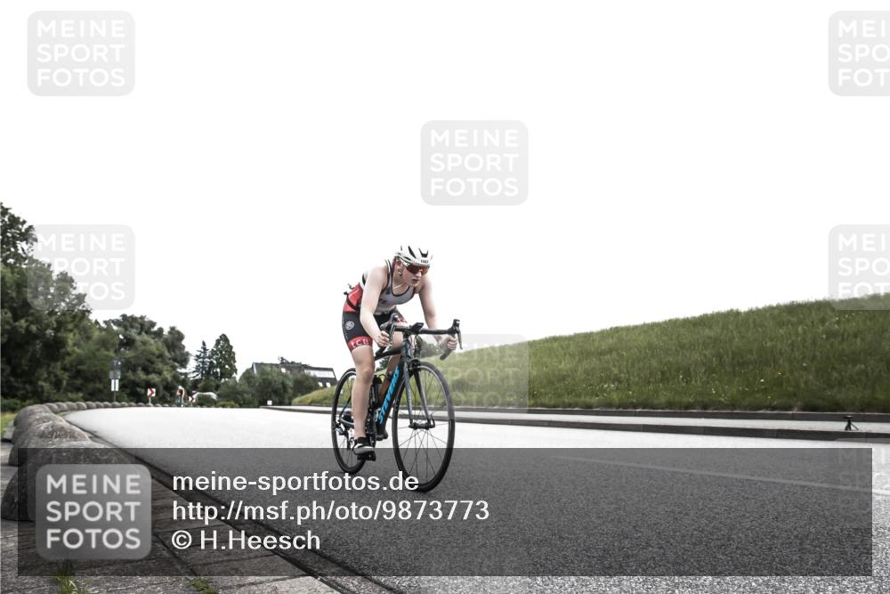 21.06.2026 - 29. Vierlanden-Triathlon H.Heesch http://msf.ph/oto/9873773 21.06.2026 12:33:31 Radfahren 1000, 1003, 1017 meine-sportfotos.de