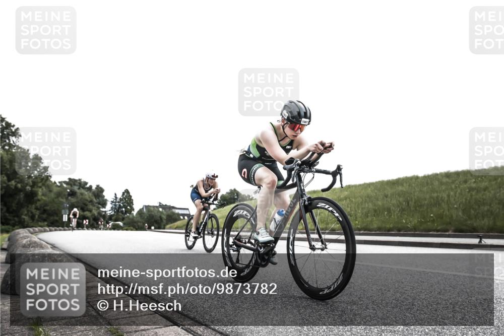 21.06.2026 - 29. Vierlanden-Triathlon H.Heesch http://msf.ph/oto/9873782 21.06.2026 12:33:56 Radfahren 879, 968, 985, 1006, 1007 meine-sportfotos.de