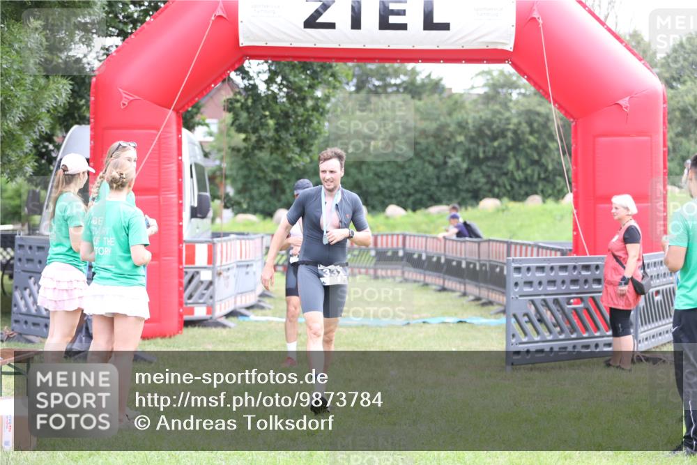21.06.2026 - 29. Vierlanden-Triathlon Andreas Tolksdorf http://msf.ph/oto/9873784 21.06.2026 11:03:12 Ziel 312, 312 meine-sportfotos.de