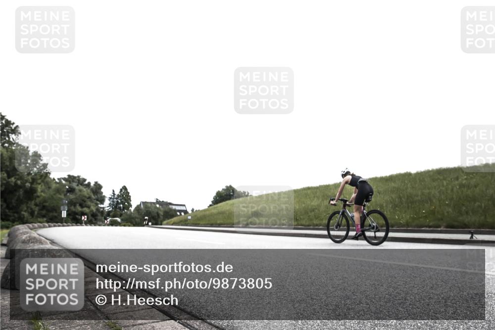 21.06.2026 - 29. Vierlanden-Triathlon H.Heesch http://msf.ph/oto/9873805 21.06.2026 12:34:05 Radfahren 804, 929, 1002, 1015 meine-sportfotos.de