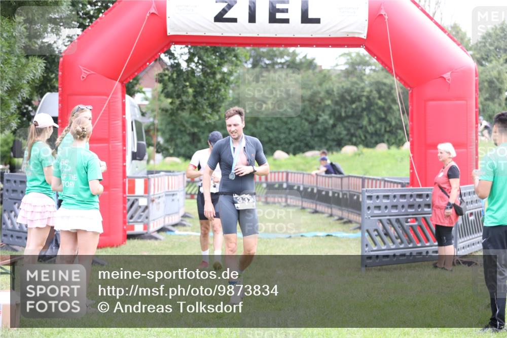 21.06.2026 - 29. Vierlanden-Triathlon Andreas Tolksdorf http://msf.ph/oto/9873834 21.06.2026 11:03:12 Ziel 312, 312 meine-sportfotos.de