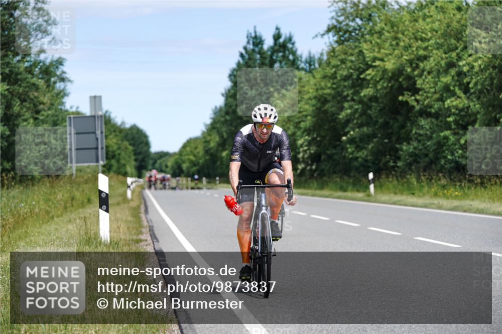 21.06.2026 - Viking Triathlon Michael Burmester http://msf.ph/oto/9873837 21.06.2026 12:52:09 Radfahren 90, 198, 252, 252, 401, 619 meine-sportfotos.de