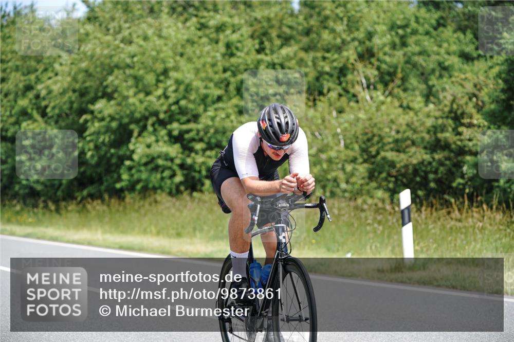 21.06.2026 - Viking Triathlon Michael Burmester http://msf.ph/oto/9873861 21.06.2026 12:52:11 Radfahren 90, 198, 252, 252, 401, 411, 464, 619 meine-sportfotos.de