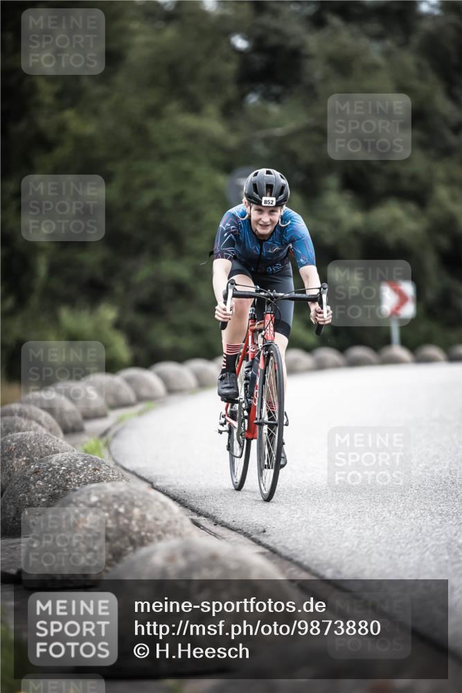 21.06.2026 - 29. Vierlanden-Triathlon H.Heesch http://msf.ph/oto/9873880 21.06.2026 12:15:57 Radfahren 818, 833, 852 meine-sportfotos.de