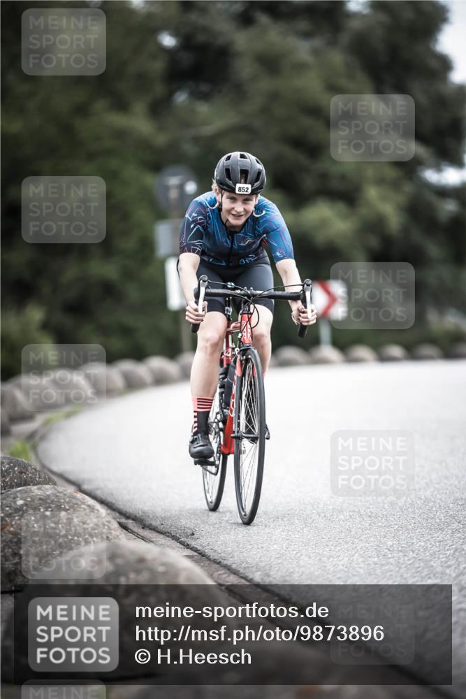 21.06.2026 - 29. Vierlanden-Triathlon H.Heesch http://msf.ph/oto/9873896 21.06.2026 12:15:57 Radfahren 818, 833, 852 meine-sportfotos.de