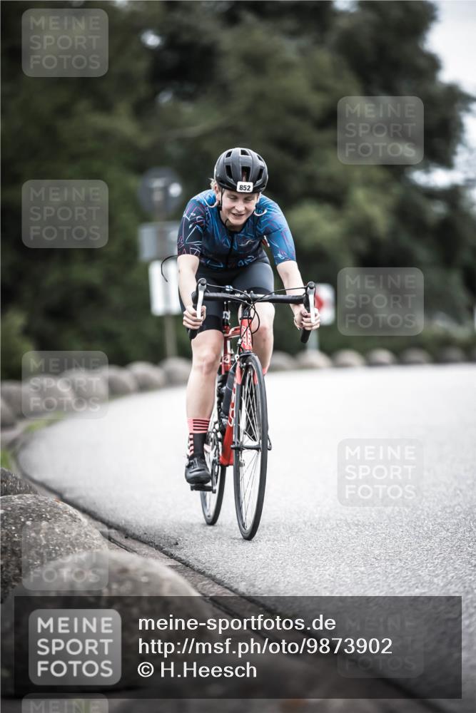 21.06.2026 - 29. Vierlanden-Triathlon H.Heesch http://msf.ph/oto/9873902 21.06.2026 12:15:57 Radfahren 818, 833, 852 meine-sportfotos.de