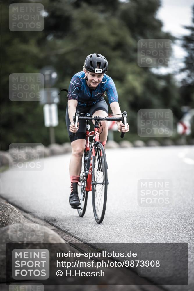 21.06.2026 - 29. Vierlanden-Triathlon H.Heesch http://msf.ph/oto/9873908 21.06.2026 12:15:57 Radfahren 818, 833, 852 meine-sportfotos.de