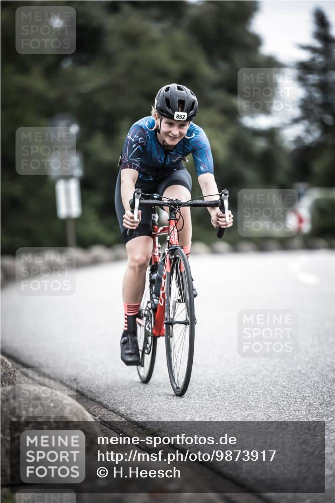 21.06.2026 - 29. Vierlanden-Triathlon H.Heesch http://msf.ph/oto/9873917 21.06.2026 12:15:57 Radfahren 818, 833, 852 meine-sportfotos.de