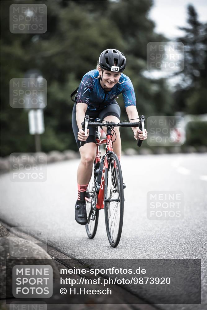 21.06.2026 - 29. Vierlanden-Triathlon H.Heesch http://msf.ph/oto/9873920 21.06.2026 12:15:57 Radfahren 818, 833, 852 meine-sportfotos.de