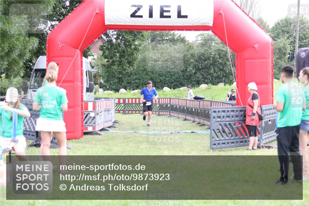21.06.2026 - 29. Vierlanden-Triathlon Andreas Tolksdorf http://msf.ph/oto/9873923 21.06.2026 11:04:18 Ziel 360, 360 meine-sportfotos.de